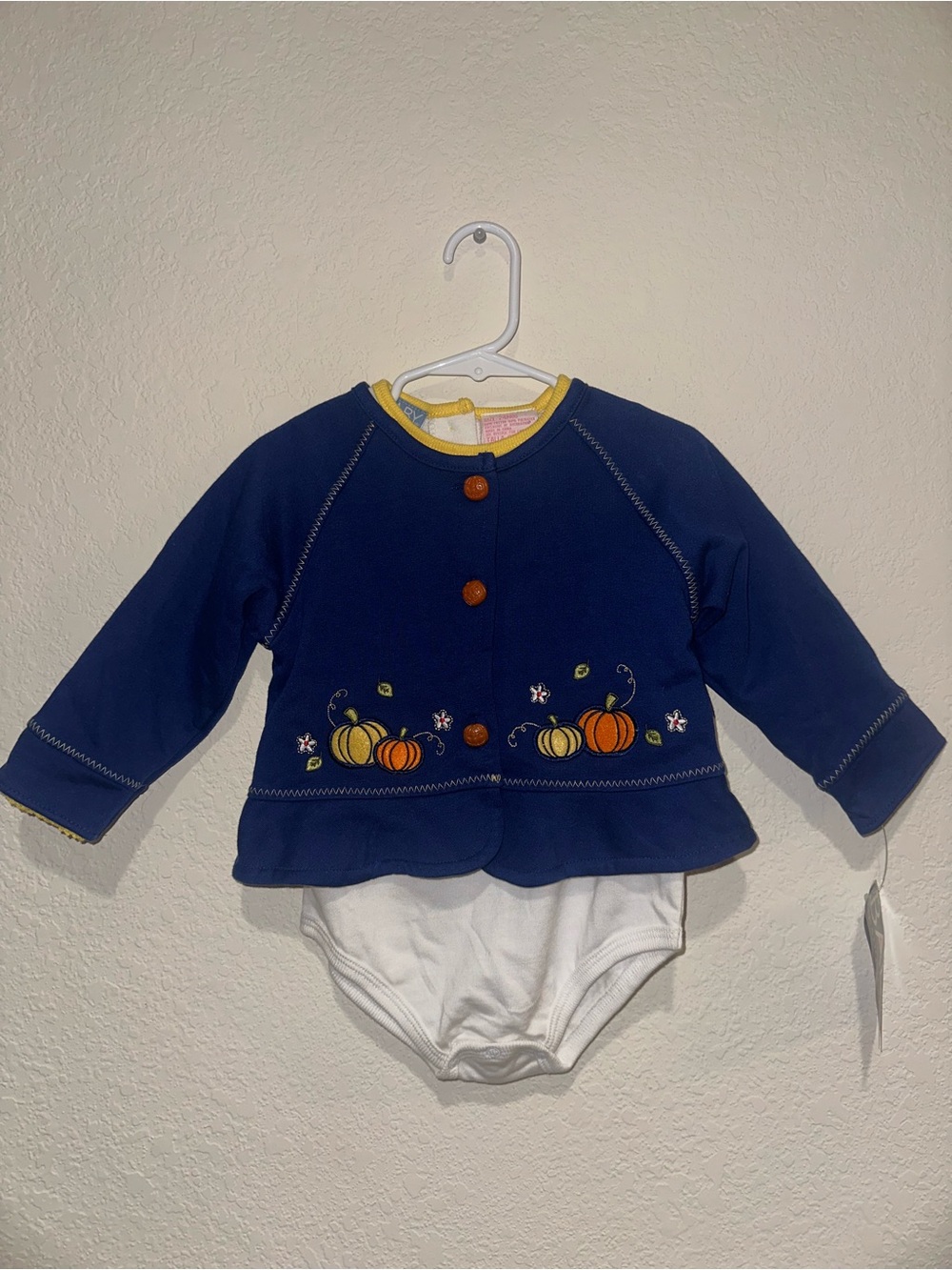 NWT Vintage Baby Headquarters Fall Pumpkin Embroidered Baby Set 12 Months